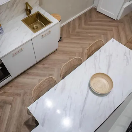 Ruwts Maisonette Apartament